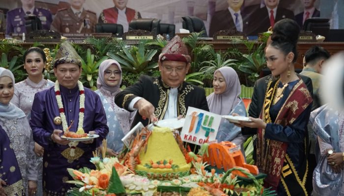 Rapat Paripurna Istimewa DPRD dalam Memperingati Hari Jadi ke-114 Kabupaten OKU Berjalan Khidmat