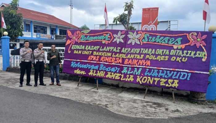 Keluarga Korban Lakalantas Alm.Wahyudi dan Almh.Amelia Kontesa mengirimkan Ucapan Selamat Kepada Kasat Lantas beserta Unit Gakkum Lakalantas Polres OKU