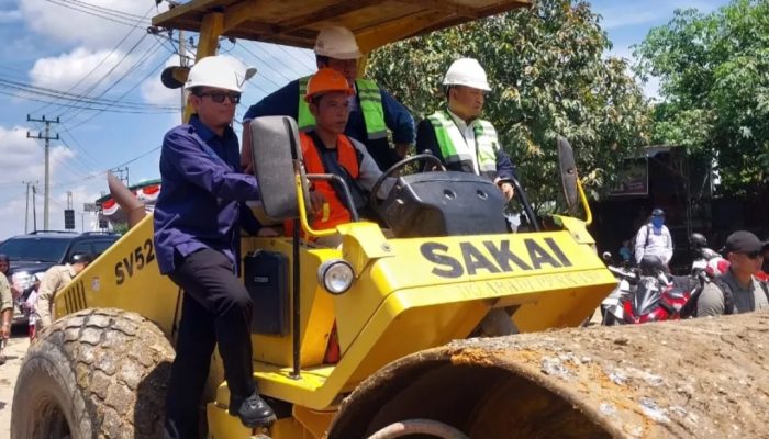 Gubernur SumSel Dr. H. Herman Deru S.H., M.M,  Resmikan Pembangunan Jalan Cor Beton Kurup=Batukuning Dalam Acara Ground Breaking Bangub 2025